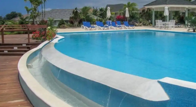 Ocho Rios Villa at the Palms IV, Rezervasyon Villa Plantation Village Jamaika