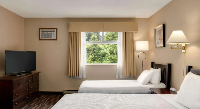 Четырёхместный номер Standard Days Inn by Wyndham Nanaimo