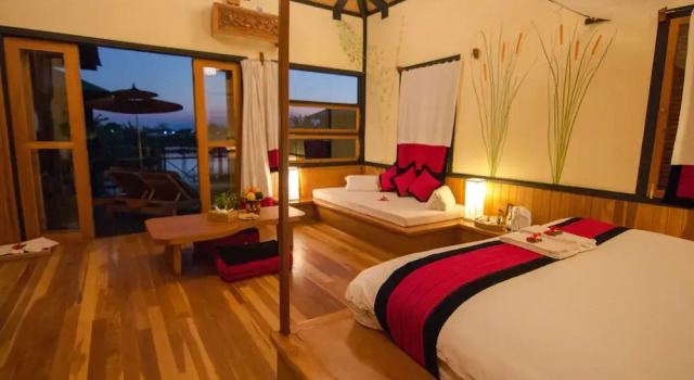 Inle Heritage Stilt House, Book Hotel Hotels in Shan State with a Pool, Swimming Pool