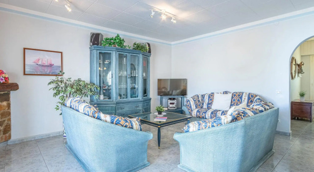 holiday house in Empuriabrava with private pool and mooring, Забронировать Отель Отели Эмпуриабравы 3 звезды, 3*