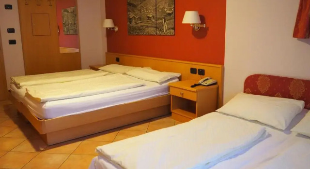 Трёхместный номер Standard с балконом Hotel Garni Rin Da Rin