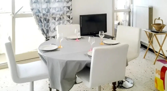 Apartment With one Bedroom in Balaruc-les-bains, With Wonderful Lake V, Book Lejlighed Balaruc-les-Bains Étang de Thau