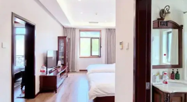Семейный люкс с видом на сад Fragrant Hills Holiday Business Hotel