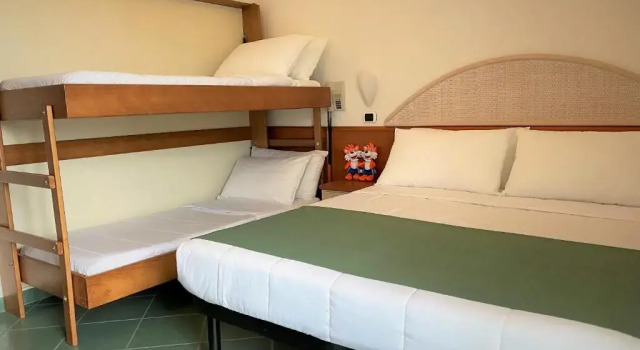 Четырёхместный номер Standard Pinetina Mare Baby Family Hotel