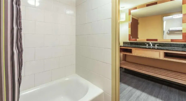 Четырёхместный номер Standard La Quinta by Wyndham Naples Downtown