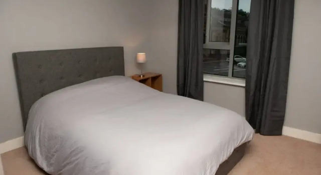 2 Bedroom Apartment With Private Parking in Bristol, Забронировать Апартаменты/квартира Бристоль Англия, рядом с Бристольский университет