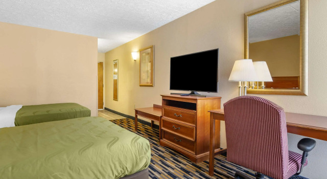 Четырёхместный номер Standard Quality Inn near Martinsville Speedway