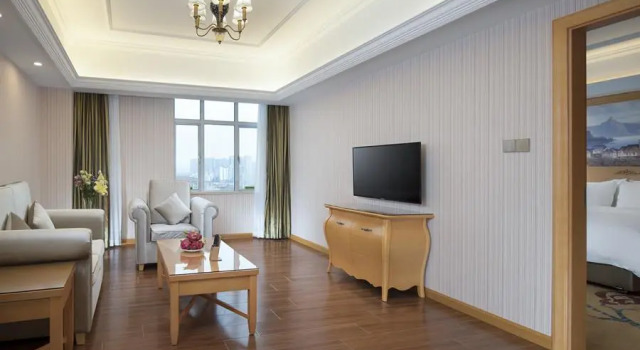 Люкс Deluxe Vienna Hotel Guangdong Zhongshan Caihong Avenue