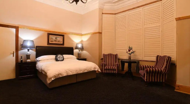 Люкс Superior Halfway House Hotel