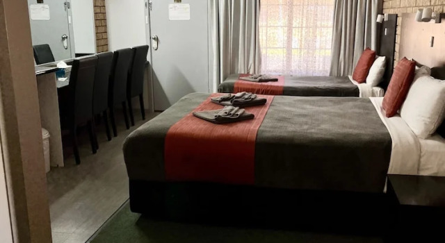 Четырёхместный семейный номер Standard Gilgandra Motel