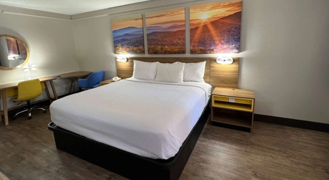 Полулюкс Days Inn by Wyndham Birmingham/West