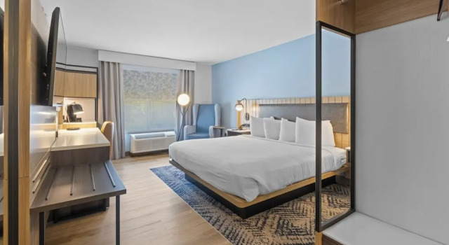 Трёхместный люкс Country Inn & Suites By Radisson, Savannah Airport, GA