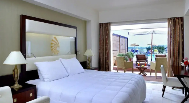 Люкс с видом на бассейн Sunshine Corfu Hotel And Spa