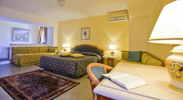 Standard Vierer Zimmer Hotel Elimo