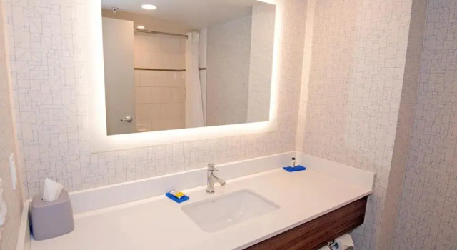 Люкс c 1 комнатой Holiday Inn Express Hotel & Suites-Hinton by IHG