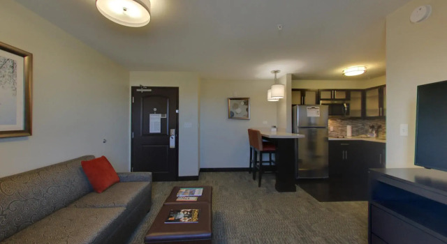 Двухместный люкс c 1 комнатой Staybridge Suites Madison - Fitchburg by IHG