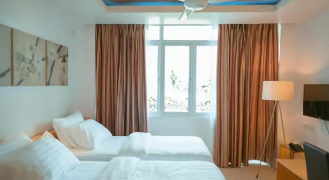 Двухместный номер Deluxe с балконом PINE LODGE MALDIVES