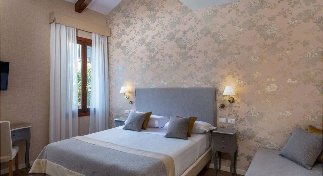 Трёхместный номер Hotel Villa Rosa