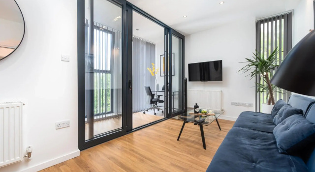 Modern Kingston Home Close to Hampton Court Palace by Underthedoormat, Забронировать Отель Хемптон-Уик Кингстон-апон-Темс
