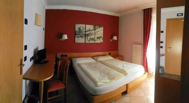 Hotel Garni Rin Da Rin, Забронировать Отель Отели и гостиницы Ливиньо, рядом с Кресельный подъёмник Теола-Пьянони Басси (нижняя станция), Отель