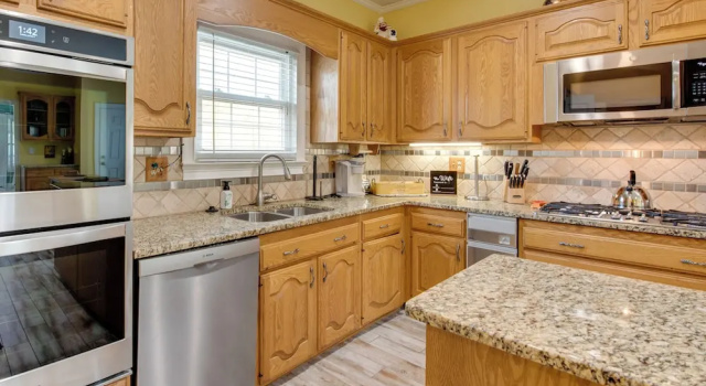 Коттедж с 5 комнатами Douglasville Lake Home w/ Private Pool + Gazebo!