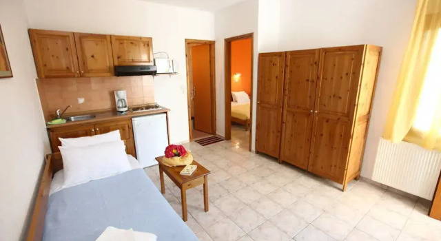 Nama, Rezervovat Apartmán Chrisi Akti 