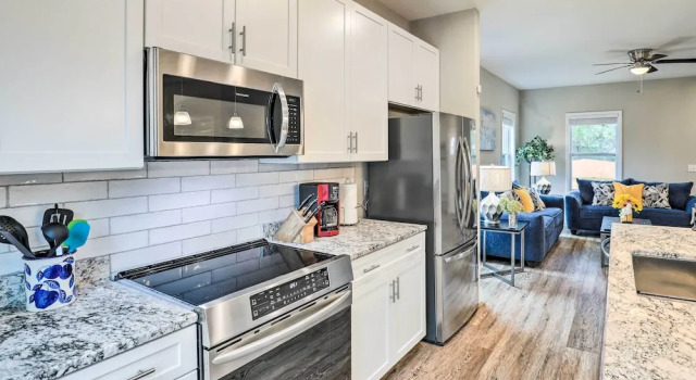 Коттедж Modern Candler Home w/ Deck & Yard
