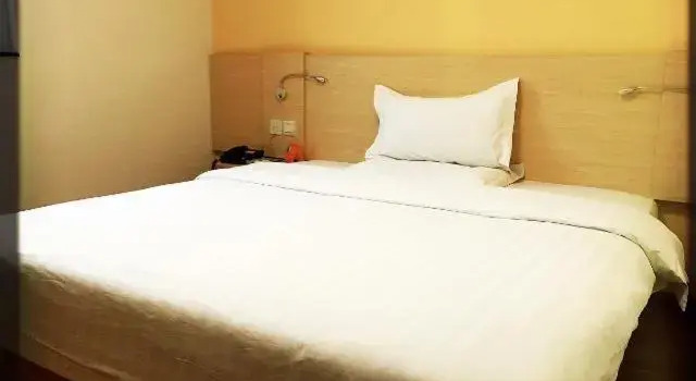 Номер Standard 7Days Inn ZunYi Railway Station