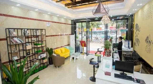 Shell Naning Guangxi University Longteng Road, Rezerwuj Hotel Hotele w Nanning z parkingiem, Parking