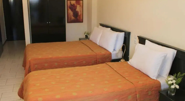 Трёхместный номер Standard с видом на бассейн Famissi Eden Hotel