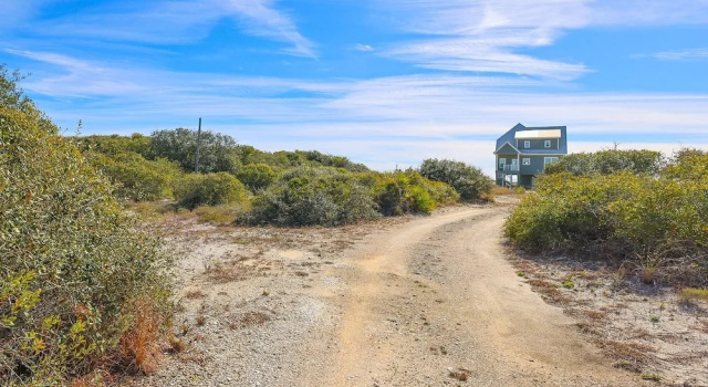 Коттедж с 4 комнатами Windswept 4 Bedroom Home