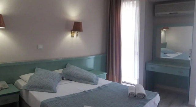 Трёхместный номер Standard с балконом Minay Hotel