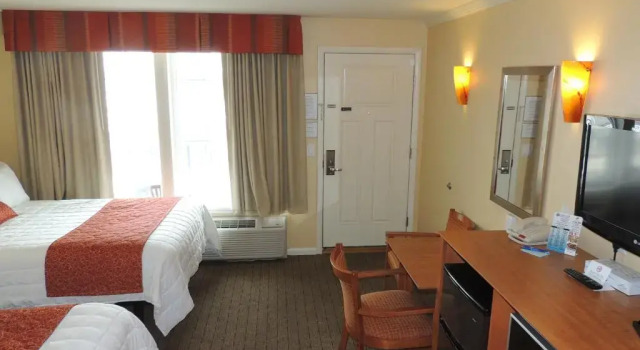 Четырёхместный номер Standard Fleur de Lis Beach Motel