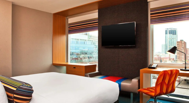 Двухместный номер Standard с видом на город Aloft by Marriott Chicago Downtown River North