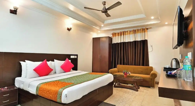 Номер Deluxe Hotel The INFINTY NEAR DELHI AIRPORT Breakfast,Dinner Include