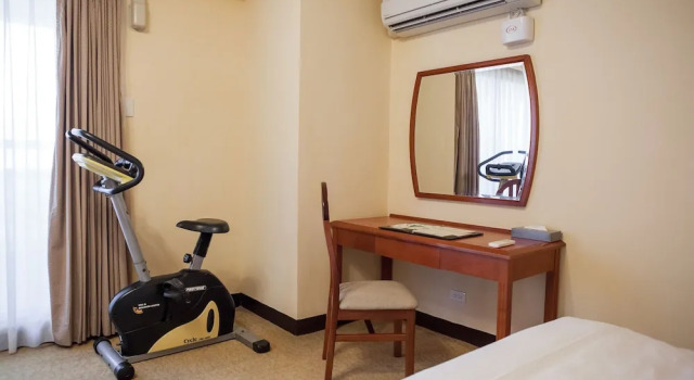 Семейный люкс с балконом Jiuwu Hotel