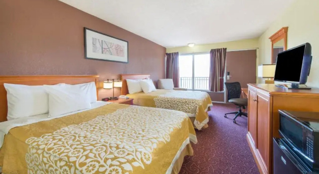 Четырёхместный номер Deluxe Days Inn by Wyndham Frankfort