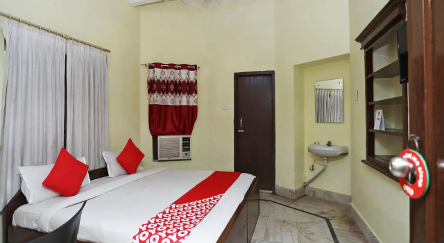 OYO 1949 Hotel Surya Garden