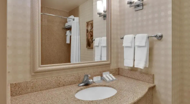 Двухместный номер Mobility/Hearing Accessible with Bathtub Hilton Garden Inn San Diego Del Mar