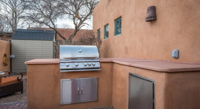 Коттедж Casa Nona - Pristine Home in the Railyard District, Walk to The Plaza