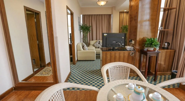 Люкс Deluxe Guangzhou Southern Airlines Pearl Business Hotel