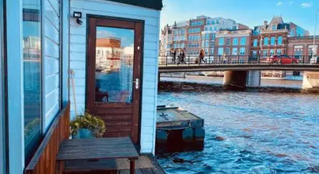 Rembrandt Square Houseboat, Забронировать Отель Амстердам - центр города Амстердам, рядом с Музей фотографии FOAM