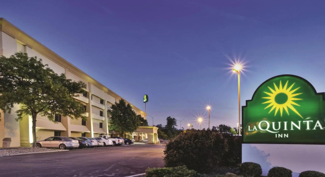 Двухместный номер Deluxe La Quinta Inn & Suites by Wyndham Cleveland - Airport North