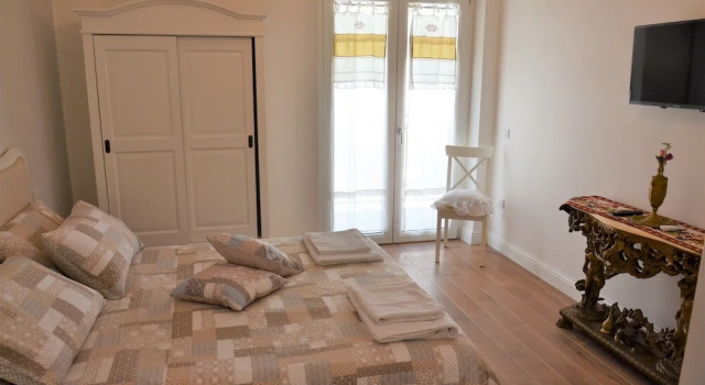 Трёхместный номер Standard с балконом и с видом на город B&B Coffee and City Pompei