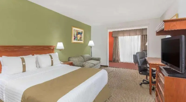 Двухместный номер Standard с балконом Wyndham Garden Obregon