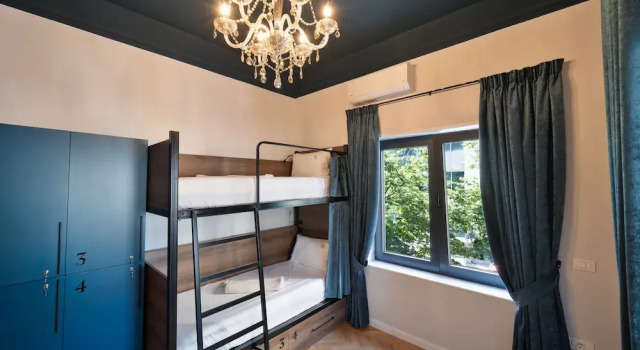 Кровать в общем номере с балконом 2115 Boutique Hostel