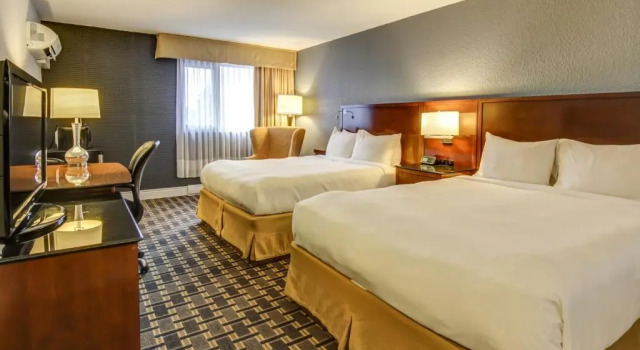 Четырёхместный номер Standard La Saguenéenne - Hôtel et Centre de Congrès