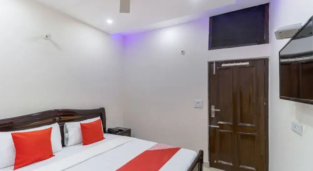 Oyo 45972 Hotel Vasdeva, Rezerwuj Hotel Panchkula Delhi