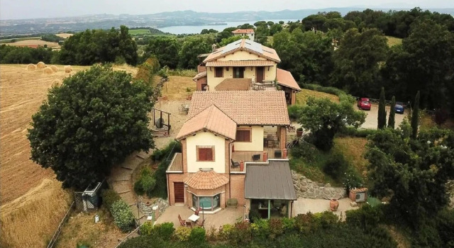 Коттедж Mansion in Montefiascone Near Rocca dei Papi