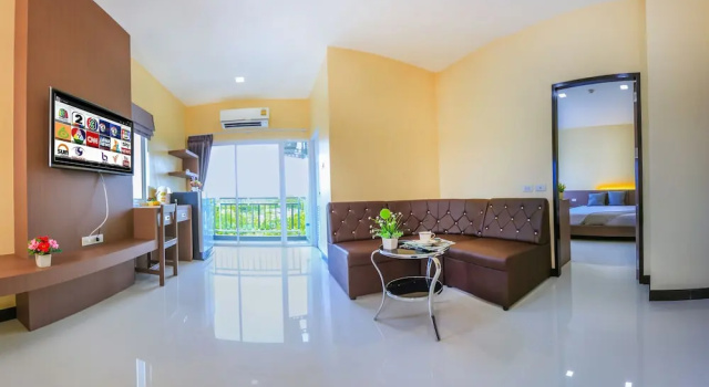 Двухместный номер Deluxe с балконом ตะวันอพาร์ทเม้นท์โฮเทลThawanapartmentHotel